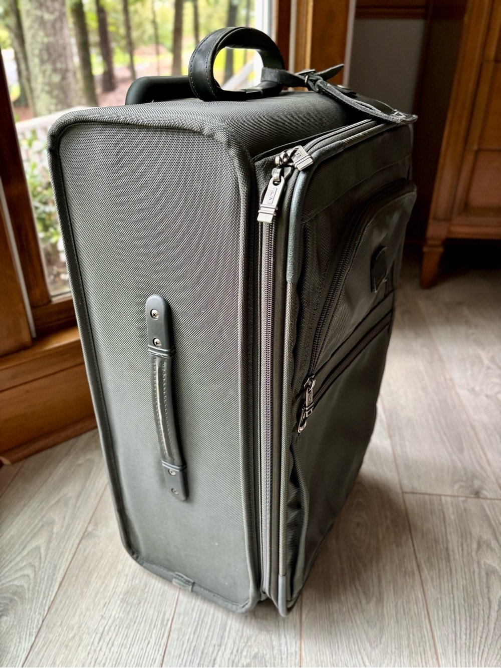 Tumi Alpha Olive Green Ballistic Nylon 2-Wheel Rolling Carry On Suitcase 22” - Picture 3 of 10